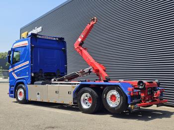 R580 V8 6x2 HIAB HOOKLIFT / RETARDER